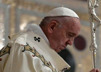 Papa Francisco é internado em Roma para procedimento cirúrgico